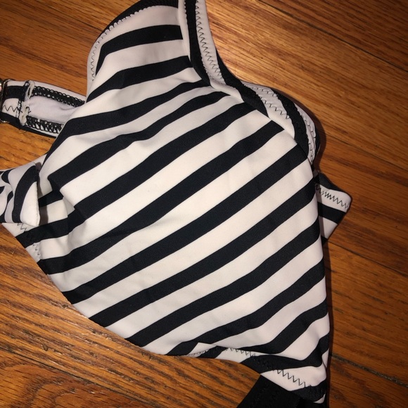 Cupshe Swimsuit - Picture 6 of 6